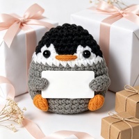 Peluche pingouin au crochet fait main, ornement pingouin tricoté avec carte vierge à insérer, mini jouet en peluche doux avec carte de message DIY