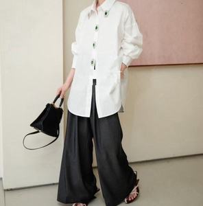 Vente en gros 2025 Automne Nouvelle Arrivée <span class=keywords><strong>Blanc</strong></span> <span class=keywords><strong>Noir</strong></span> Coton Chemises Blouses pour Femmes Manches Longues Lâche Casual Tops <span class=keywords><strong>Femme</strong></span> Vêtements - Product Image 3