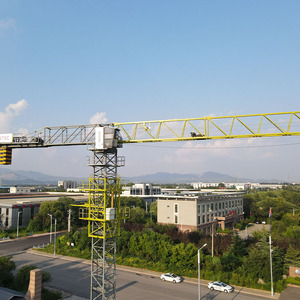 Grues à tour à dessus plat de longueur d'usine Grue à tour à bras long à charge élevée Grue à tour à dessus plat pour des projets de construction - Product Image 1