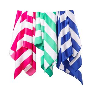 Logo de taille personnalisée Serviettes de plage à changement de couleur personnalisées sur le marché européen - Product Image 1