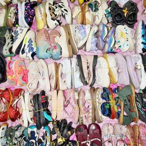 S08 Ballots Chaussures Vente en Gros en Vrac Utilisé Enfants Sandales et Chaussures Pas Cher Chaussures d'Occasion Enfant Chaussures Tailles Mixtes Remise Lot Vente - Product Image 5