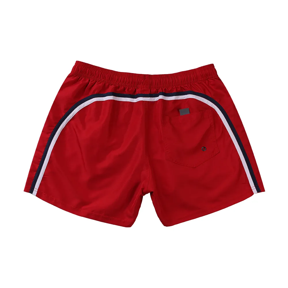 High End özelleştirilmiş 100% Polyester yaz erkekler yüzmek şort çizgili desen su geçirmez kırmızı renk Beachwear stokta