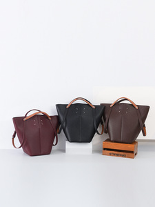 Sac fourre-tout pour femme, aspect cuir, grande capacité, avec bandoulière amovible - Product Image 1