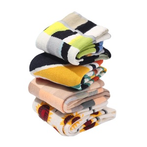 Nouveau Style français hommes femmes <span class=keywords><strong>chaussettes</strong></span> d'équipage mode créative drôle Harajuku Art abstrait peinture à l'huile <span class=keywords><strong>chaussettes</strong></span> Offre Spéciale - Product Image 5