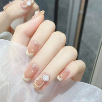 Vente en gros de faux ongles élégants couleur nude, courts et carrés, avec camélia blanc et pointe en V, réutilisables, à coller