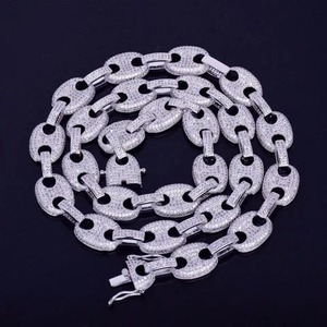 Chaîne cubaine en moissanite écologique pour hommes et femmes, bijoux tendance disponibles à prix réduit - Product Image 1