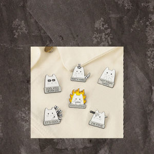 เข็มกลัดรูปแมวสีขาวน่ารัก ป้ายโลหะตลกๆ ตกแต่งเสื้อผ้า กระดุมติดเสื้อ ของตกแต่งที่ไม่เหมือนใคร สำหรับแฟชั่น งานวันเกิด วันชาติ - Product Image 2