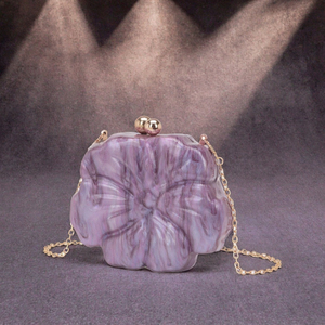 Sac à main de soirée classique et tendance en acrylique à motif floral populaire avec chaîne pour femme - Product Image 2