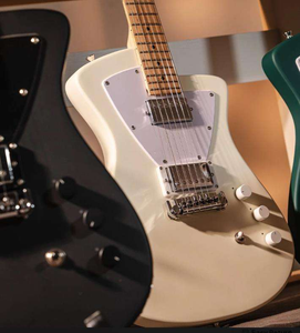 กีตาร์ไฟฟ้า 6 สาย TR1 รุ่นขายดี ตัวกีตาร์ทำจากไม้บาสวูด คอทำจากไม้เมเปิล ฟิงเกอร์บอร์ดทำจากไม้โรสวูด - Product Image 2