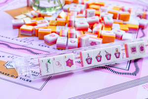 Juego de Mahjong Americano de Acrílico Grabado de 4 Capas, Premium, al por Mayor, con Fichas <span class=keywords><strong>Rosa</strong></span>, Naranja y Champán, Duradero y Resistente al Agua - Product Image 5