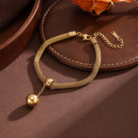 Pendentif Rond Vintage Femme en Acier Inoxydable Plaqué Or 18K Style Européen-Américain avec Chaîne à Maillons Tendance
