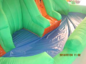 Tobogán inflable gigante de nylon con piscina de pelotas para la diversión de los niños con deslizamientos y juegos de pelotas. - Product Image 3