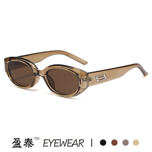 แว่นกันแดดทรงแคทอายแบบมีหมุดตกแต่ง รุ่น Mi Studded Irregular ป้องกันรังสียูวี 400 กรอบพลาสติกสีดำ แฟชั่นสตรีทสไตล์สำหรับผู้หญิง - Product Image 5