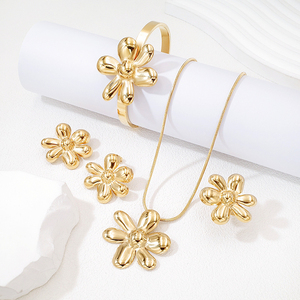 Set di <span class=keywords><strong>Gioielli</strong></span> in Acciaio Inossidabile Placcato Oro 18K PVD Antiossidante con Accessori Floreali di Design alla Moda <span class=keywords><strong>Bijoux</strong></span> Acier Inoxydable Femme - Product Image 4