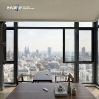 Fenêtres à battants en aluminium au design contemporain avec verre trempé pour l'intérieur d'un appartement moderne