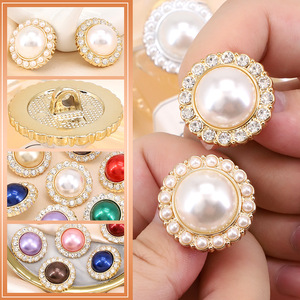 Thiết Kế Sang Trọng Ngọc Trai Pha Lê Rhinestone Nút Hoa Hình Dạng Chân May Nút Nhựa Cho Trang Phục Phụ Kiện - Product Image 3