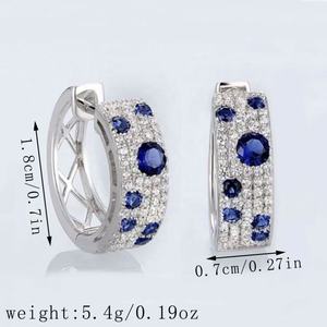 ต่างหูห่วงทรงกลมประดับคริสตัลสีน้ำเงินสดใสทรงเหลี่ยมเจียระไนแบบบริลเลียนท์  ชุบโรเดียม สำหรับผู้ชาย  วัสดุทองเหลือง  แบรนด์ OEM  ทันสมัย - Product Image 3