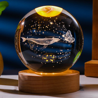 Lampe de table en cristal sculpté avec LED USB, méduse, lune, boule de cristal 3D, veilleuse avec base en bois
