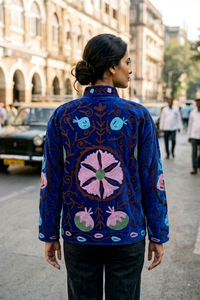 Veste brodée Suzani bleue de qualité supérieure pour femmes, broderie florale inspirée de l'Ouzbékistan, style velours, vêtements de créateur tendance - Product Image 2