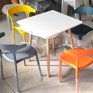 Chaises <span class=keywords><strong>de</strong></span> <span class=keywords><strong>jardin</strong></span> d'extérieur colorées en polypropylène, chaises empilables modernes en PP, chaises <span class=keywords><strong>de</strong></span> salle à manger <span class=keywords><strong>de</strong></span> restaurant et <span class=keywords><strong>de</strong></span> café, <span class=keywords><strong>chaise</strong></span> en <span class=keywords><strong>plastique</strong></span> nordique - Product Image 3