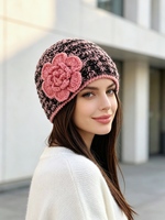 Bonnet tricoté vintage pour femme, motif floral ajouré, en fil mélangé contrastant, texture multicolore, accessoire cadeau de vacances