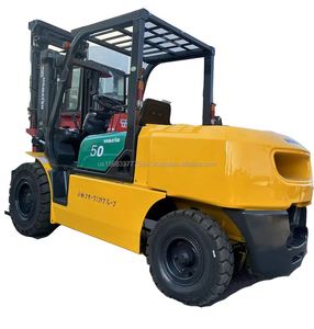 Montacargas Usado Komatsu FD50 Diésel de Combustión Interna con Mástil de Dos Etapas y Neumáticos Sólidos - Capacidad Todoterreno y Excelente Rendimiento - Product Image 1