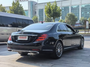El 2019 Mercedes-Ben-z S320L, un sedán de lujo, se vuelve izquierdo a negro - Product Image 4