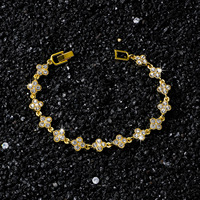 Gelang Kristal Semanggi Berdaun Empat Lapis Emas Rantai Pergelangan Tangan Berbahan Alloy Perhiasan Bunga Berhias Berlian Imitasi untuk Wanita Hadiah