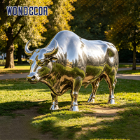 Sculpture de taureau en acier inoxydable sur mesure, statue moderne en métal miroir pour la décoration extérieure des parcs et jardins