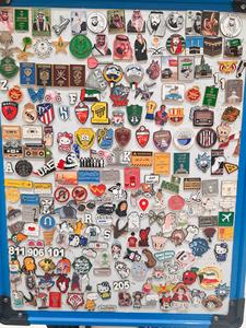 Autocollant de té<span class=keywords><strong>l</strong></span>éphone <span class=keywords><strong>en</strong></span> métal gravé personnalisé motif dessin animé, badge sportif, épingle, vente chaude au Moyen-Orient, étiquette métallique, stock direct fabricant - Product Image 6