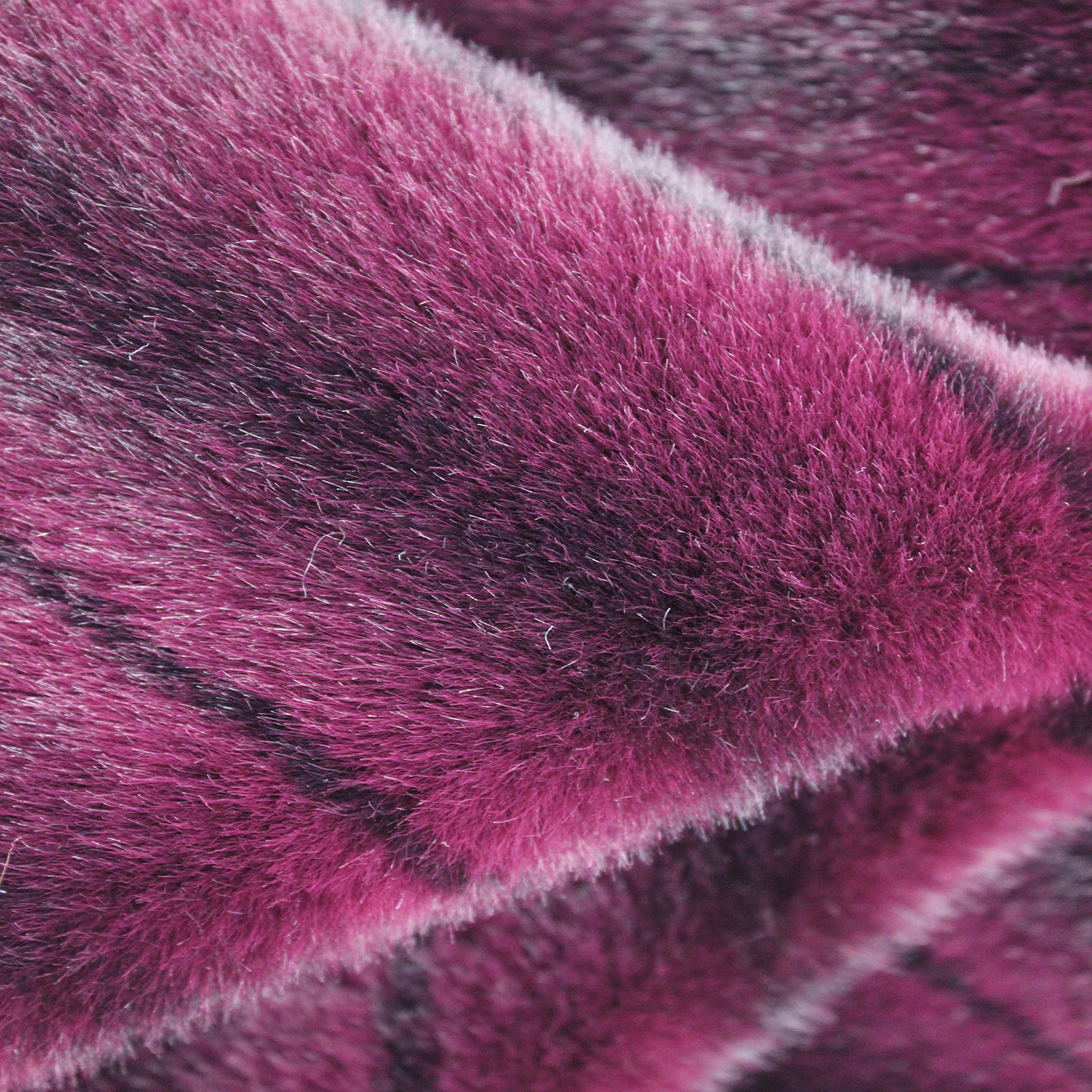 Экологичная ткань из искусственного меха кролика с принтом в полоску оптом