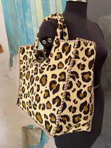 Bolso Tote Acolchado de Algodón con Estampado de Bloques, Espacioso, para Uso Diario, Compras, Viajes, Bolso de Hombro - Product Image 3