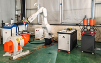 Machine de durcissement laser robotisée personnalisée, équipement de trempage industriel pour le renforcement de surface des pièces métalliques en acier pour outillage de moulage