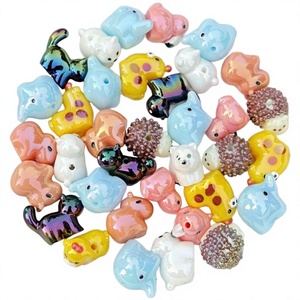 Perles focales en résine à grand trou, motif animaux 3D Kawaii (Capybara, Hérisson, Éléphant, Flamant rose, Ours polaire) pour la fabrication de stylos perlés et de décorations de pointe. Vente en gros. - Product Image 3