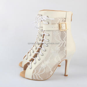 Chaussures de <span class=keywords><strong>danse</strong></span> en PU blanc et dentelle pour femmes, chaussures de <span class=keywords><strong>danse</strong></span> à <span class=keywords><strong>talon</strong></span> haut de 10cm, bottes de <span class=keywords><strong>danse</strong></span> à la mode pour femmes avec fermeture à glissière au dos, vente en gros - Product Image 1