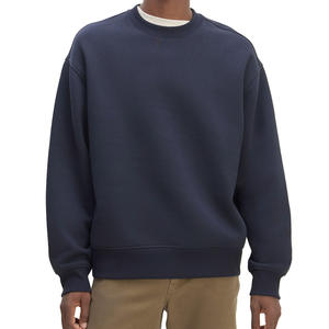 Sweat à capuche Streetwear élégant avec manches longues et poignets côtelés parfait pour la superposition par temps plus frais et en voyage - Product Image 1