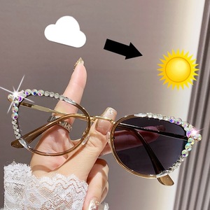 Lunettes photochromiques décoratives à monture œil de chat en diamant coloré avec verres anti-lumière bleue à changement de couleur - Product Image 3