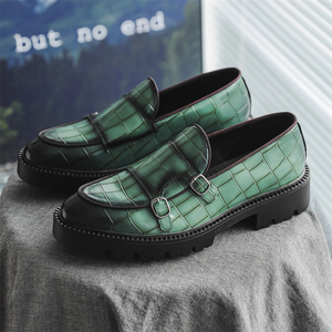 รองเท้าสวมแบบสลิปออนผู้ชาย พื้นหนา หนังไมโครไฟเบอร์นุ่ม รองเท้าลำลองแบบมีสีตัดกัน ไซส์ 38-44 สำหรับผู้ชาย - Product Image 2