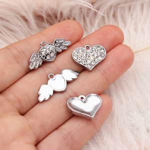 Colgantes de Corazón y Hueso Estilo Vintage, Chapados en Plata, Aleación de Zinc, Colgantes de Moda para Collar, Regalo de Joyería para Mujer - Product Image 5
