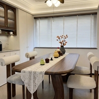 Ensemble de table et de chaises de salle à manger modernes en bois massif pour appartement et hôtel, meubles de salle à manger assemblés