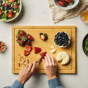 Coffret Cadeau Cuisson ECO GO 3-en-1 : Planche à Découper et Plateau de Service en Bambou pour Snacks, Aliments et Fromages – Idéal pour les Fêtes - Product Image 3