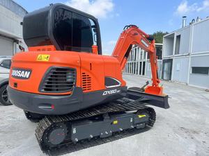 Mini-excavatrice Doosan DX60/DX55 haute performance avec moteur Doosan, pompe 6 tonnes, moteur à engrenages, composants essentiels PLC, stock d'occasion Shanghai - Product Image 2