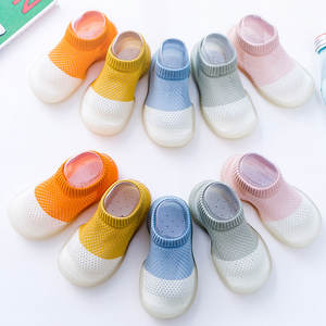 Vente en gros de pantoufles d'été en tricot à coupe basse, semelles en caoutchouc, chaussettes pour enfants antidérapantes pour apprendre à marcher, chaussettes <span class=keywords><strong>avec</strong></span> semelles en caoutchouc pour bébé - Product Image 1