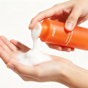 Espuma Limpiadora Facial OEM Herbal Orgánica Hidratante con Cúrcuma, Ácido Kójico y Vitamina C para el Acné - Product Image 5