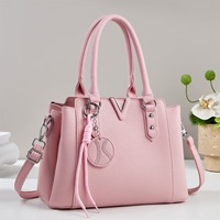 Sac à main de luxe 2026 en cuir PU grainé avec logo personnalisé, grand sac fourre-tout à bandoulière avec accent en métal en V, vente en gros