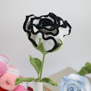Bouquet di fiori rosa fatto a mano all'uncinetto in rosso per anniversario di compleanno di natale e <span class=keywords><strong>regalo</strong></span> decorativo fiore e pianta rosso laurea - Product Image 6
