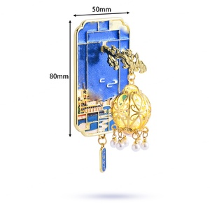 Lanterne suspendue de style chinois au design unique, aimant de réfrigérateur personnalisé en émail doux et coloré - Product Image 6