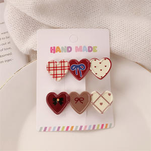 คลิปหนีบผมรูปหัวใจสามใบน่ารักพร้อมโบว์กิ๊บหนีบผมด้านข้างรูปหัวใจสำหรับเด็กผู้หญิงกระดุมแบบหวาน - Product Image 4