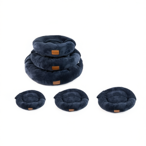 Set di Tre Pezzi per Lettini per Animali Domestici: Cuccia Rotonda e Coperta in Velluto Artico Blu Scuro - Product Image 2