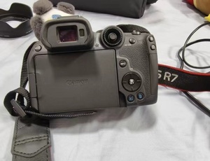 กล้องดิจิตอล <span class=keywords><strong>Canon</strong></span> <span class=keywords><strong>R7</strong></span> ระดับมืออาชีพ 90% คุณภาพระดับมืออาชีพ ถ่ายภาพ 4K ฟูลเฟรม CMOS มิเรอร์เลส - Product Image 1